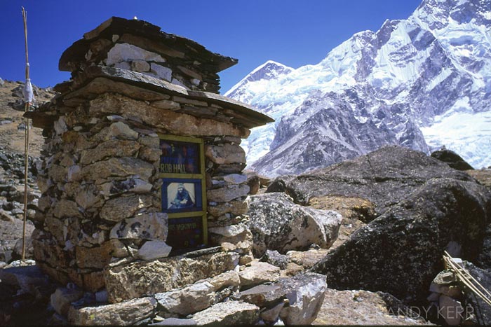 Everest-Deaths-rob-hall-memorial